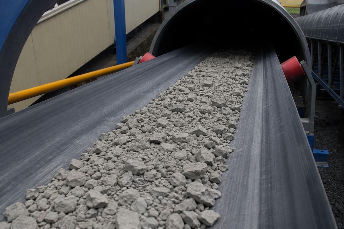 Abrasion resistant SAR grade conveyor belt for transporting ore, coal, aggregates, limestone, and other highly abrasive materials.